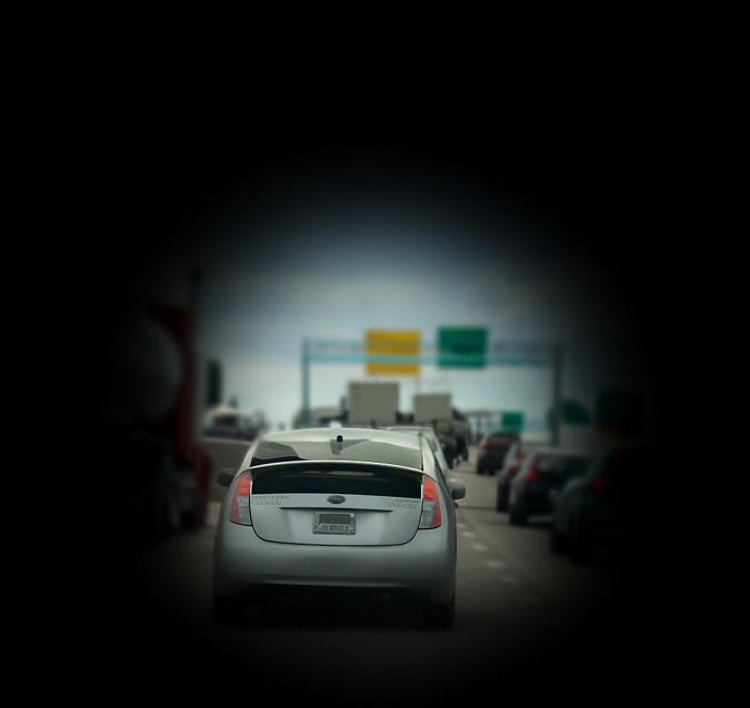 嚴重青光眼患者的視野模擬，僅剩小範圍中央清晰，其餘幾乎全黑