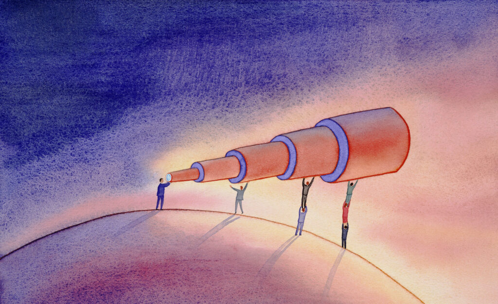 一群人合力舉起望遠鏡，讓一個人望向遠方的天空，象徵突破他人標準、看見更廣闊的人生視野。