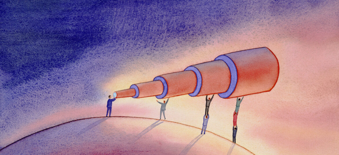 一群人合力舉起望遠鏡，讓一個人望向遠方的天空，象徵突破他人標準、看見更廣闊的人生視野。