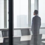 只要公司願意付資遣費，我就一定得離開嗎？