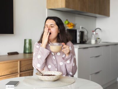 每天睡不到 6 小時？你看不見的睡眠債，正在啃食你的大腦